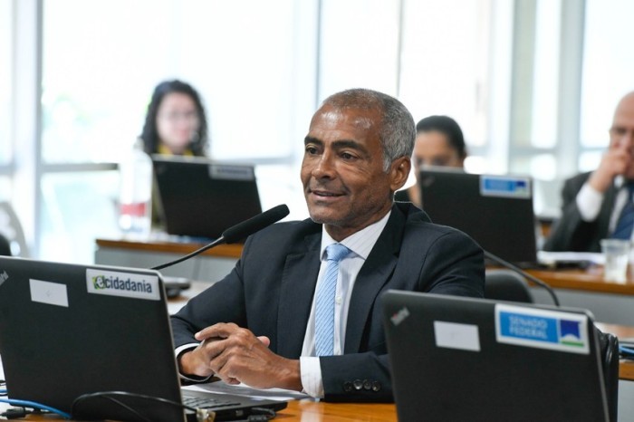 Romário relatou o projeto de Jorge Kajuru