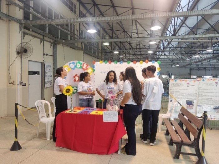 CEET Talmo Luiz Silva realiza feira de cursos