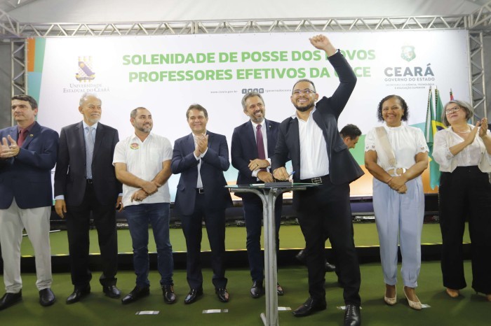 Uece ganha novos 130 professores empossados após concurso público