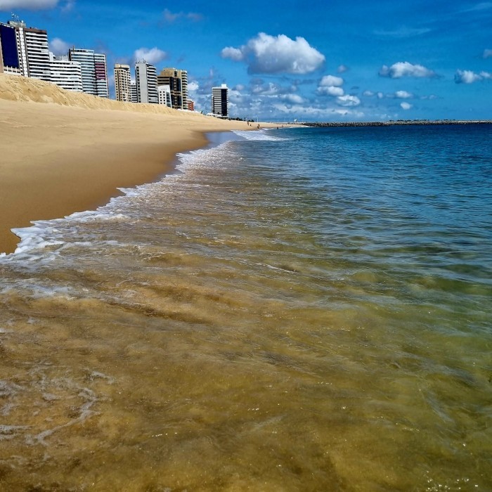 Boletim de balneabilidade indica 13 pontos próprios para banho em Fortaleza