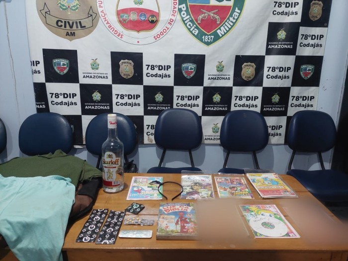 Mãe é presa suspeita de entregar filha a caseiro em troca de dinheiro, em Codajás