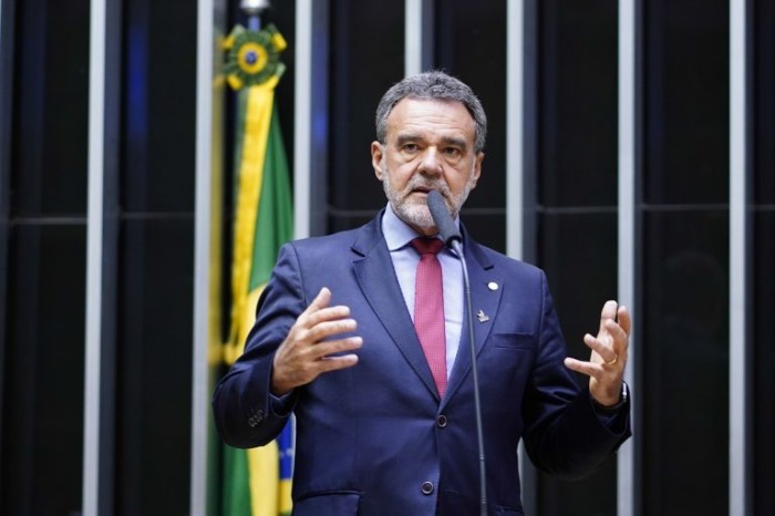 Texto aprovado é um substitutivo de Daniel Almeida - (Foto: Pablo Valadares/Câmara dos Deputados)