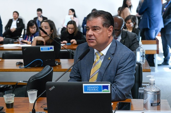 O senador Nelsinho Trad fio o relator do projeto