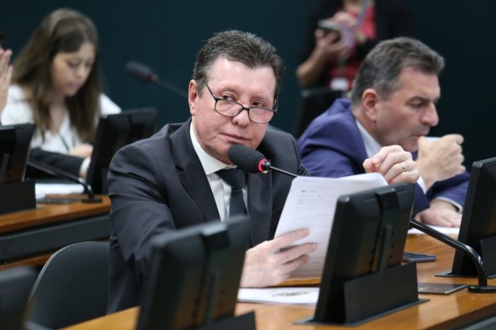 José Nelto lembrou a dificuldade enfrentada por alunos para assistir às aulas on-line durante a pandemia - (Foto: Billy Boss/Câmara dos Deputados)