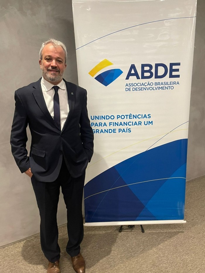 Bandes assume cadeira na Associação Brasileira de Desenvolvimento