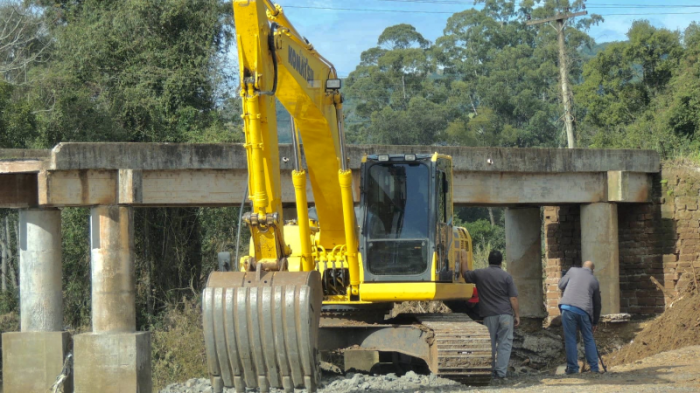 Entre outras atividades, as máquinas vão ajudar na recuperação de cabeceiras de pontes e no desassoreamento de arroios -Foto: Julia Chagas/Ascom Seapi