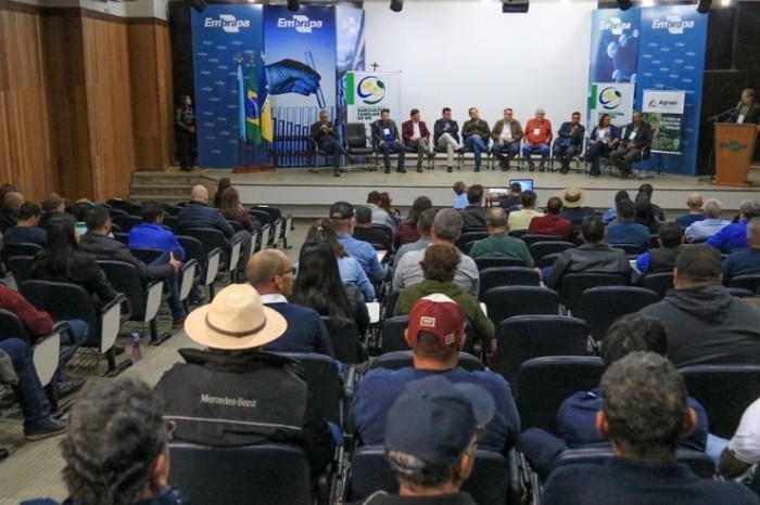 Parlamentares participam de conferência da agricultura familiar em Dourados