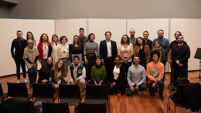 Iniciativa é coordenada pelo diretor artístico da Ospa, Evandro Matté (C) -Foto: Vitória Proença/Ascom Ospa