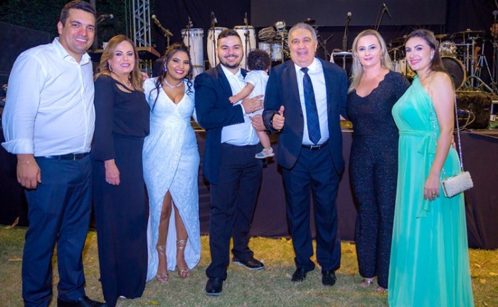 Idealizador do Instituto Gratidão Tocantins, deputado estadual Gutierres Torquato, parabeniza Setas Tocantins pela parceria na realização do casamento - Foto: Marcos Veloso/Governo do Tocantins