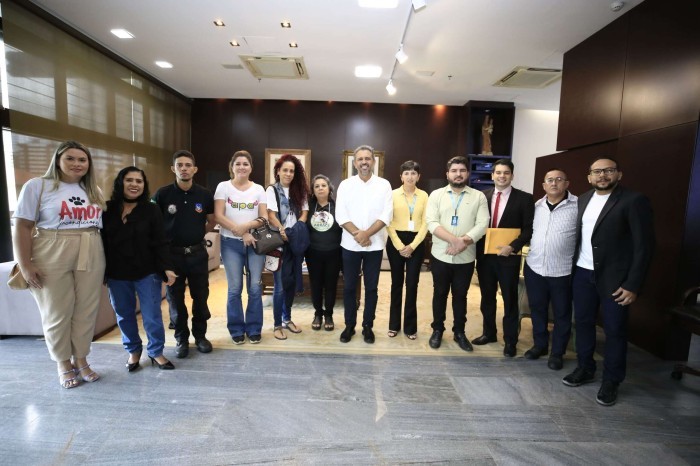 Governo do Ceará recebe entidades para debater ações de proteção aos animais