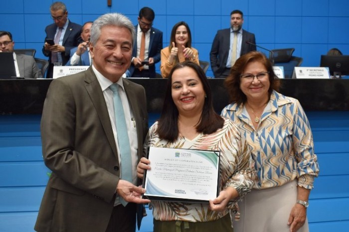 Escola Delmiro Salvione, de Nova Andradina, é homenageada pelo deputado Roberto Hashioka