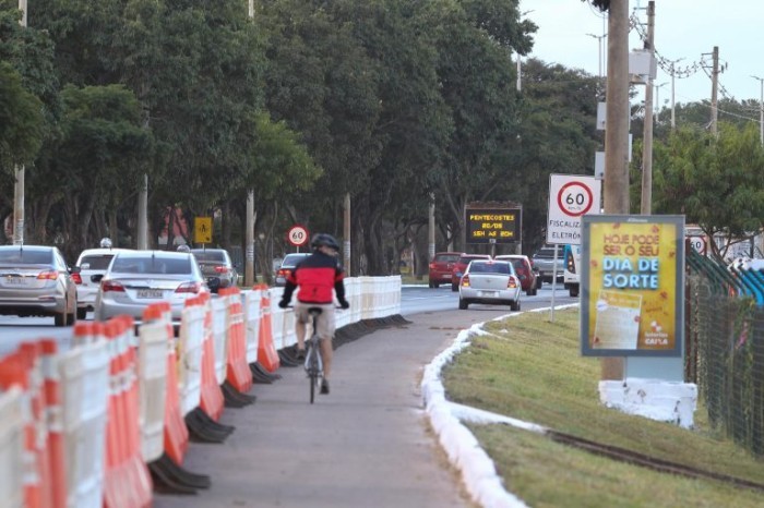 A bicicleta é um importante meio de transporte urbano - (Foto: Governo de Brasília)