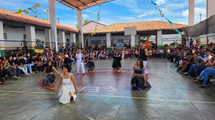 EEMTI Lia Sidou realiza projeto junino para ampliar conhecimentos sobre Nordeste