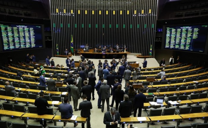 Deputados analisam propostas no Plenário - (Foto: MyKe Sena/Câmara dos Deputados)
