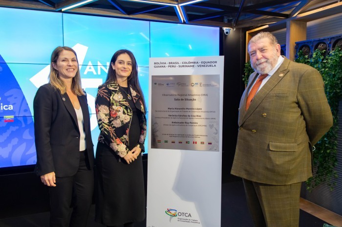 Da dir. para esq.: o embaixador Ruy Pereira; a diretora-presidente da ANA, Veronica Rios; e a superintendente de Planos, Programas e Projetos da Agência, Flávia Oliveira - Foto: Jonilton Lima / Banco de Imagens ANA