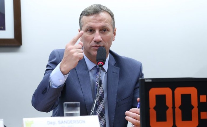 Pela proposta de Sanderson, indicados deverão ter formação superior compatível com o cargo e não ser inelegível - (Foto: Billy Boss/Câmara dos Deputados)