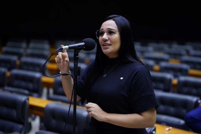 Dayany Bittencourt: doença deixa mulheres dependentes de remédios contra a dor - (Foto: Pablo Valadares/Câmara dos Deputados)