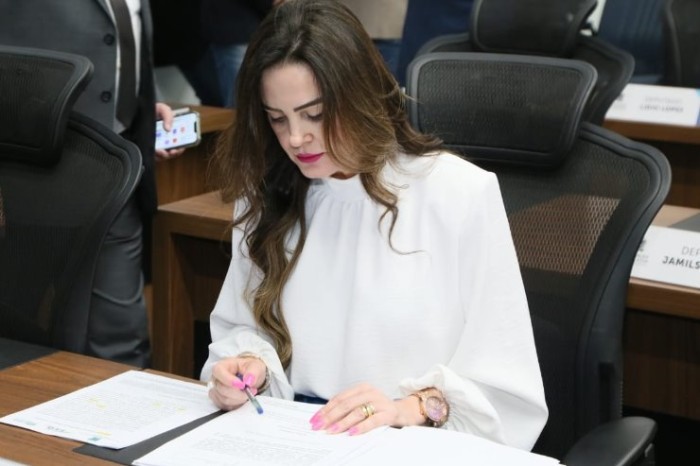 Deputada trabalha pela construção de quadra de futebol em Selvíria