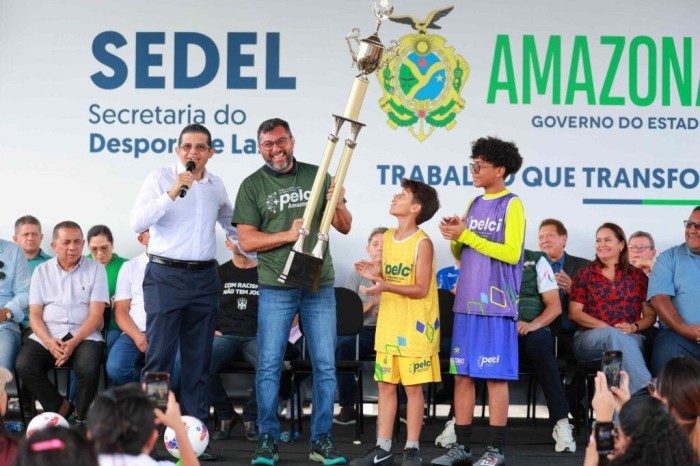 “Pelci cuida das crianças e o RespirAR dos pais”, diz Wilson Lima ao ampliar oferta dos programas para estádios de Manaus
