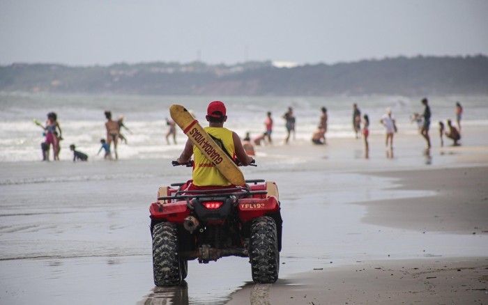- Período de férias conta com reforço da Operação Praia Segura (Foto: Handson Chagas)