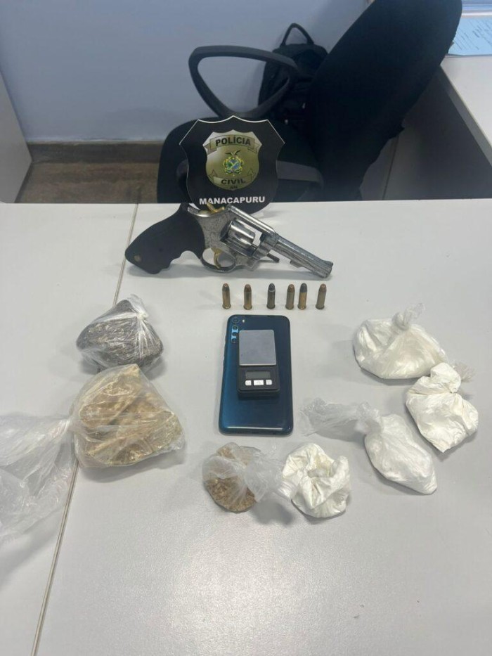 Policiais civis de Manacapuru apreendem arma de fogo e diversos entorpecentes