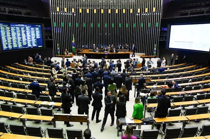 Na sessão conjunta, senadores e deputados aprovaram concessão de reajuste de 18% a servidores civis e militares - Foto: Marcos Oliveira/Agência Senado