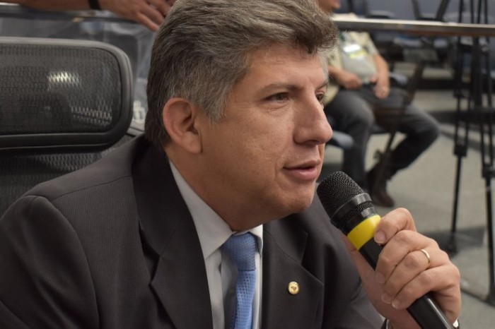 Lidio Lopes repudia fechamento das escolas cívico-militares