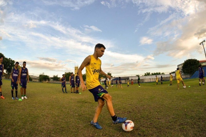 Programas Pelci e RespirAR beneficiam famílias com esporte e lazer nos estádios da capital amazonense