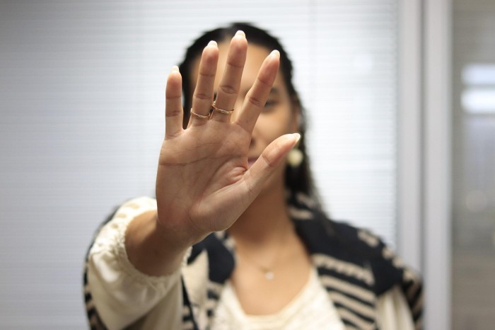 Lei amplia proteção a mulheres em ambientes comerciais no Distrito Federal