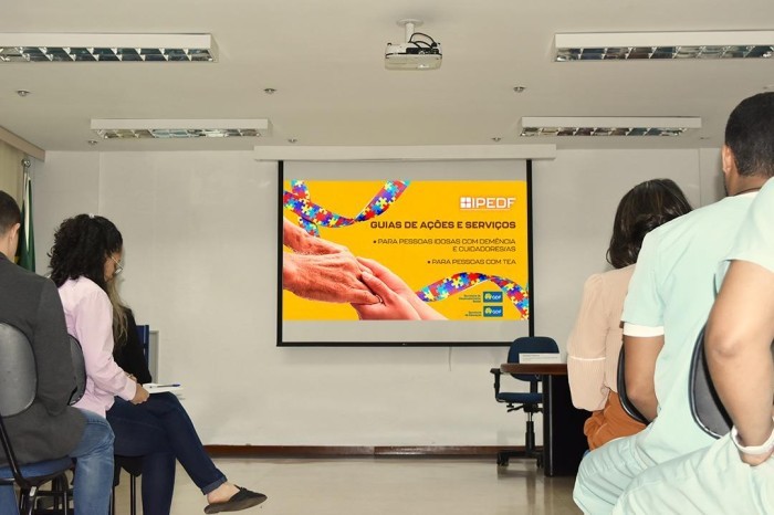 Lançados guias para pessoas idosas com demência e pessoas com TEA