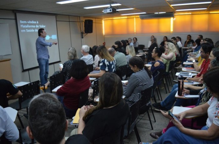 Secretaria de Saúde e HRMS promovem palestra para aprimorar gestão hospitalar