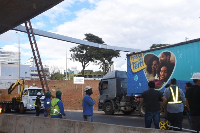 Sistema funciona e impede circulação de caminhão acima de altura máxima