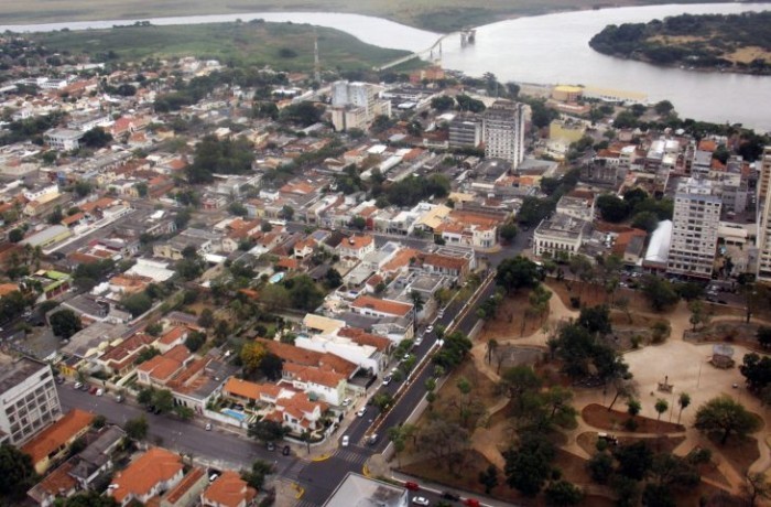 Dez bairros de Corumbá vão receber novas obras de asfalto do Governo do Estado