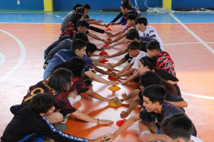 Programa de Educação Física da Secretaria de Educação revive brincadeiras de rua com alunos da rede estadual