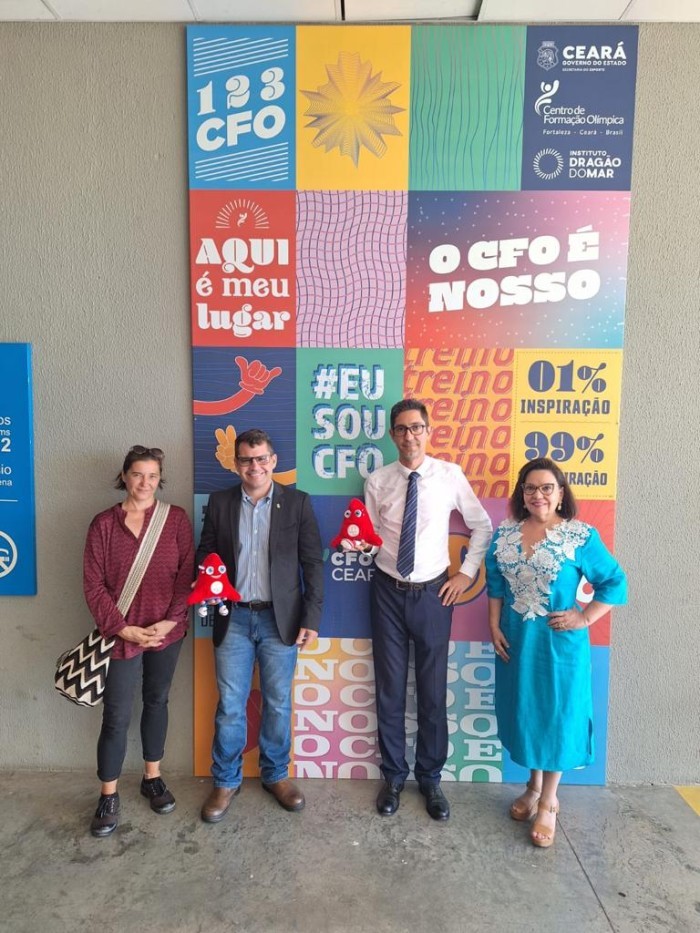 Mascotes das Olimpíadas 2024 são recebidos no CFO