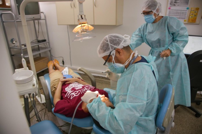 O curso de técnico em saúde bucal é presencial e oferece um estágio prático na Secretaria de Saúde, onde os dentistas da rede pública atuam como tutores dos alunos | Foto: Tony Oliveira/ Agência Brasília