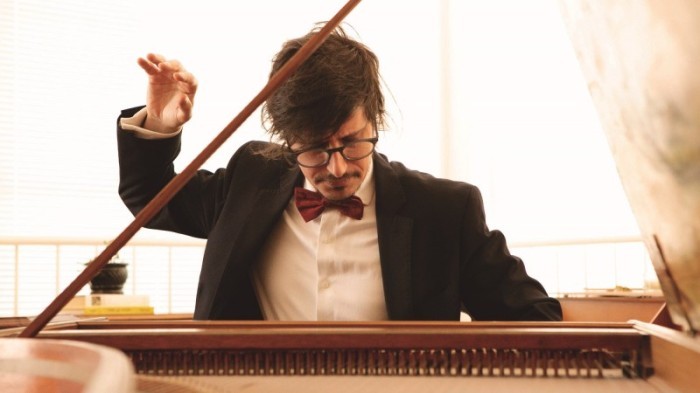 Fernando Cordella, além de tocar cravo e conduzir a orquestra, também vai conversar com o público sobre a música de Händel -Foto: Leonardo Kirkhoven