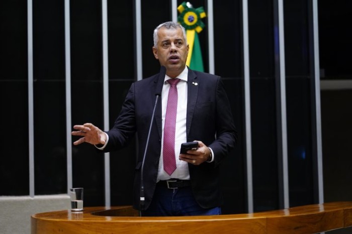 Objetivo da proposta de Evair Vieira de Melo é melhorar a qualidade do produto - (Foto: Pablo Valadares / Câmara dos Deputados)