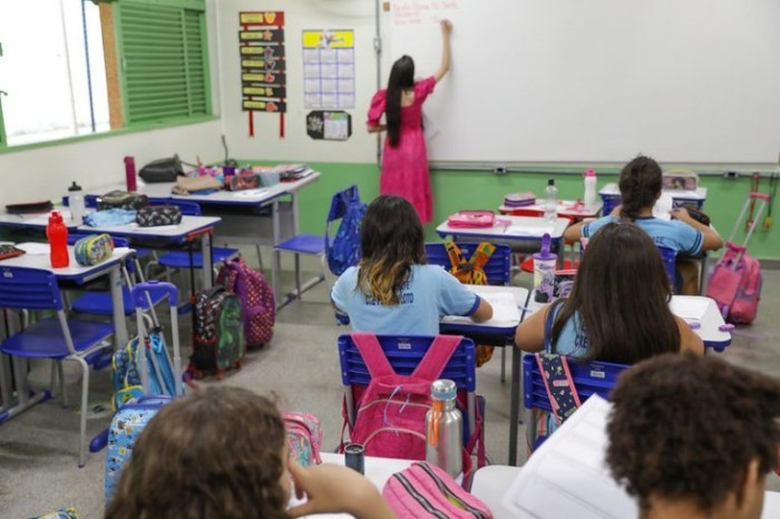 Alunos deverão permanecer na escola por tempo igual ou superior a sete horas diárias - (Foto: Tony Oliveira/Agência Brasília)