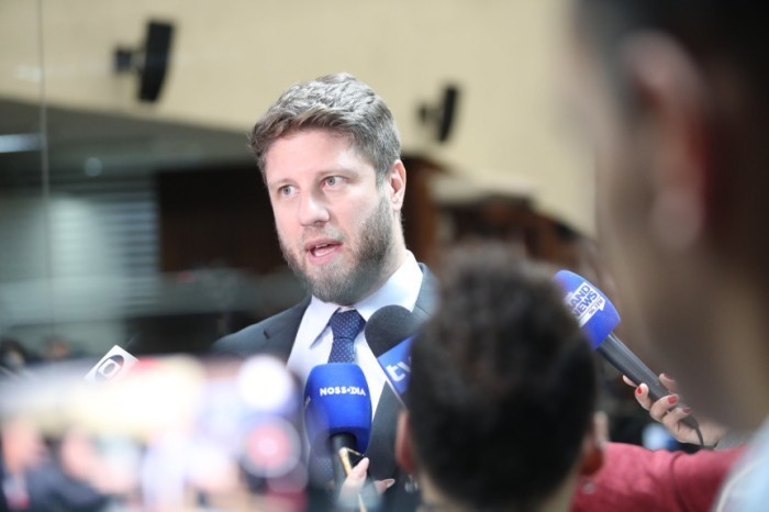 Para o deputado Requião Filho (PT), líder da oposição na Casa, a privatização da Copel, o edital da Lottopar, as falhas do novo projeto de Pedágio e a necessidade de uma Reforma Tributária no Paraná devem tomar conta dos debates, e a expectativa é de que 
