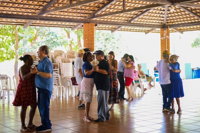Idosos do Serviço de Fortalecimento de Vínculos dos Cras Karajá I e II têm dia de lazer no Clube da Assemp