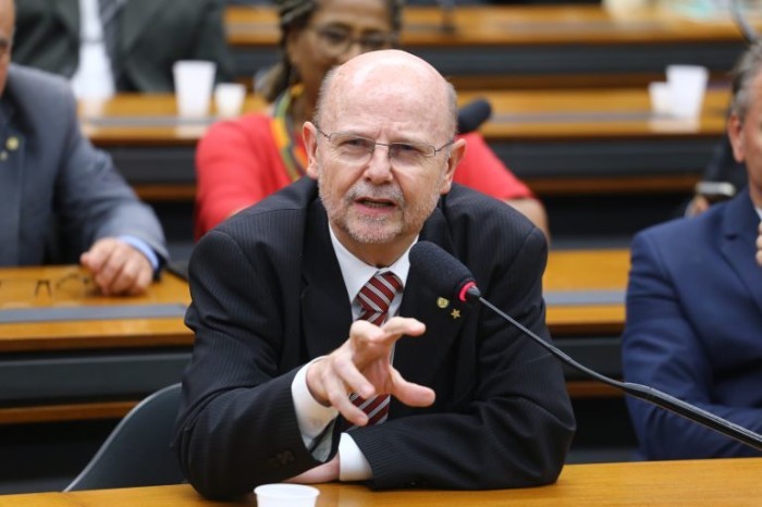 Texto de Bohn Gass permite receber o benefício nos 12 meses seguintes à última parcela - (Foto: Vinicius Loures/Câmara dos Deputados)