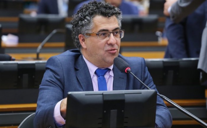 Alencar Santana relatou o projeto na comissão - (Foto: Vinicius Loures/Câmara dos Deputados)