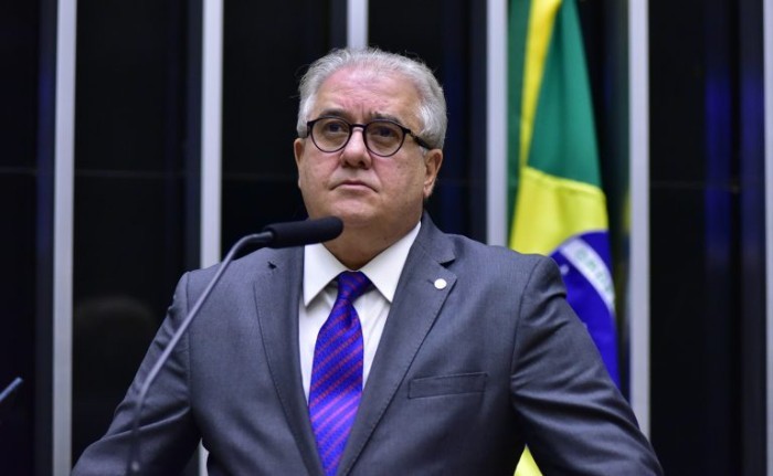 O deputado Augusto Coutinho recomendou a aprovação da proposta - (Foto: Zeca Ribeiro/Câmara dos Deputados)