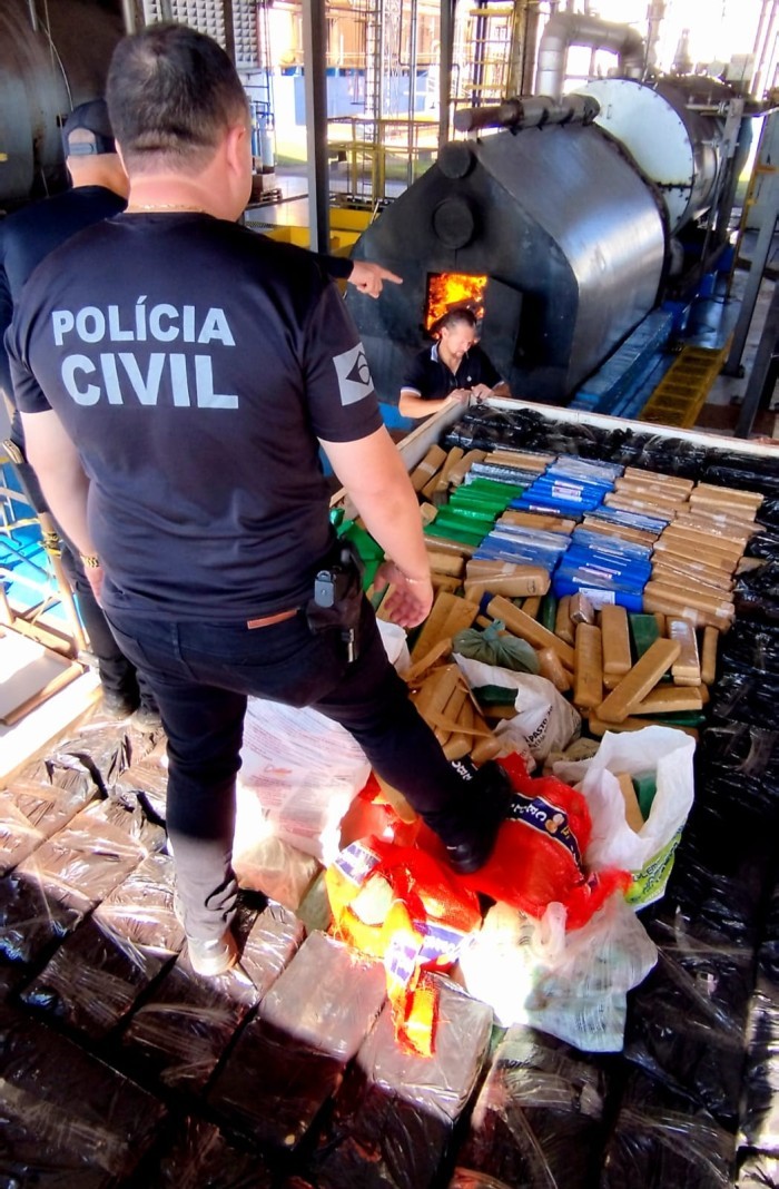 Polícia Civil Incinera mais de 4 toneladas de drogas