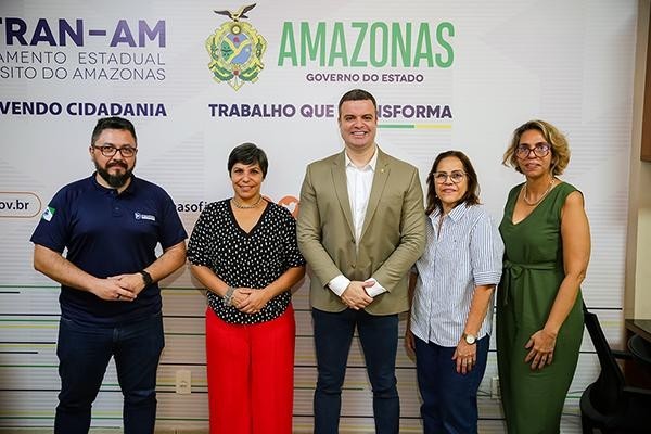 Detran Amazonas compartilha projetos com o Detran Paraná