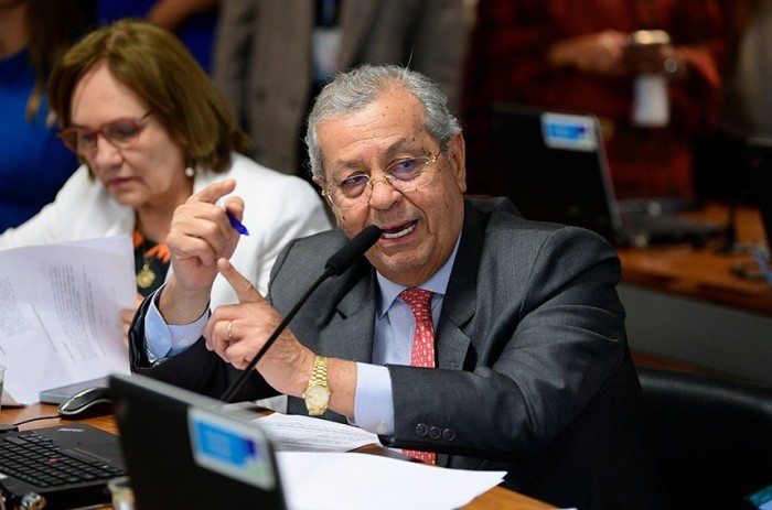 O autor da proposta, Jader Barbalho, em reunião da Comissão de Assuntos Sociais, em julho - Foto: Pedro França/Agência Senado