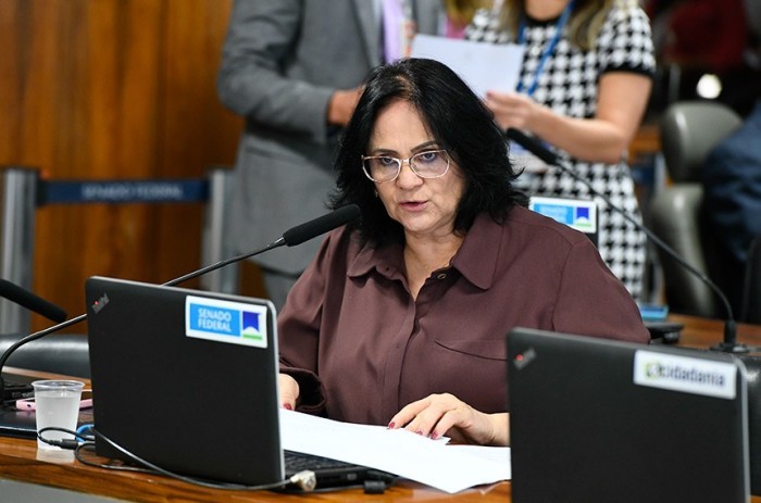 Damares Alves é a relatora do projeto que pune quem desistir de adoção de menor após sentença - Foto: Roque de Sá/Agência Senado