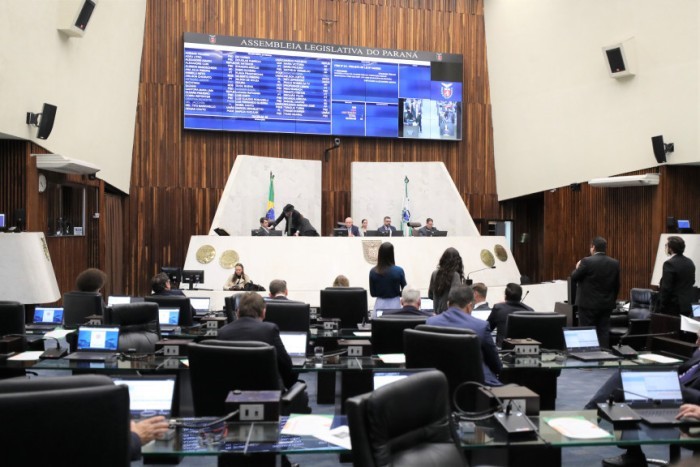 Aprovado em Plenário projeto que amplia acessibilidade aos deficientes visuais no Paraná