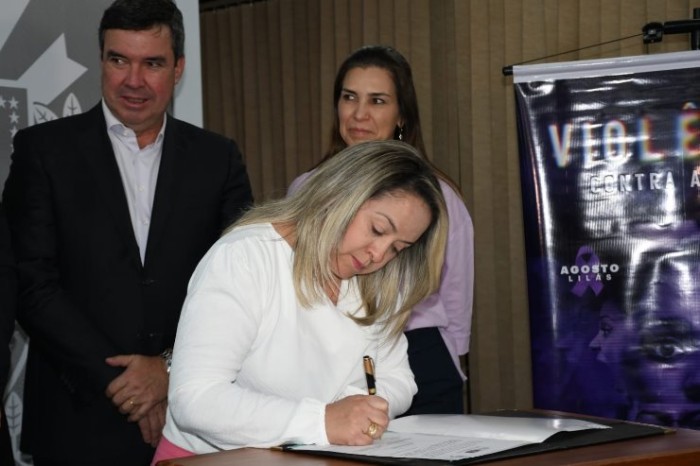Lia Nogueira participa de lançamento de ações de combate a violência doméstica